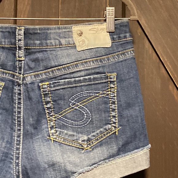 Silver Size 29 Toni 3 1/2 jean shorts - Picture 4 of 6